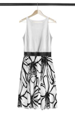 Siyah ve beyaz sundress beyaz bitti izole ahşap giysi raf asılı alevlendi