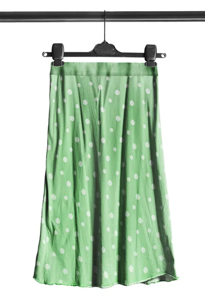 Puntíky Zelené Bavlněné Sukně Visící Izolovaný Bílém Stojan Oblečení — Stock fotografie