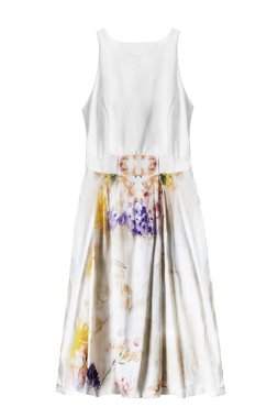 Kolsuz elbise beyaz arka plan üzerinde beyaz pastel renkli alevlendi