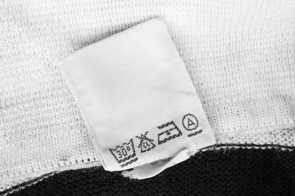 Etiqueta Ropa Cuidado Textil Sobre Fondo Punto Blanco Negro — Foto de Stock