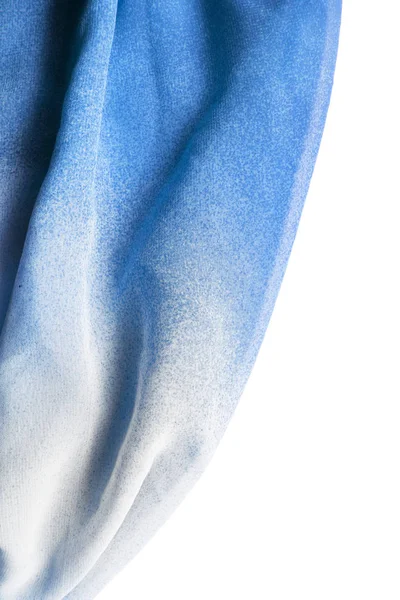 Niebieski Jedwabna Zasłona Zbliżenie Białym Tle Nad Białym — Zdjęcie stockowe
