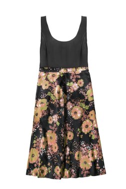 Siyah elbise ile çiçek sarı alevlendi etek beyaz bitti izole