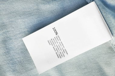 Kompozisyon giysi etiketi