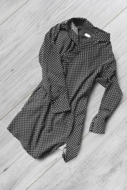 Ahşap arka plan üzerinde bluz