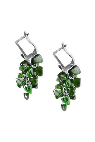 Emerald earrings isolated — Stock Photo, Image