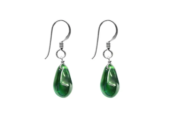 Emerald örhängen isolerade — Stockfoto