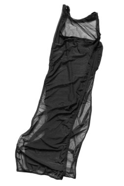 Beyaz arka planda siyah, uzun, buruşuk şeffaf elbise