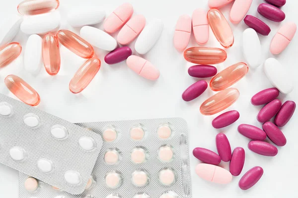 Много Розовых Белых Медицинских Таблетки Крупным Планом Белом Фоне — стоковое фото