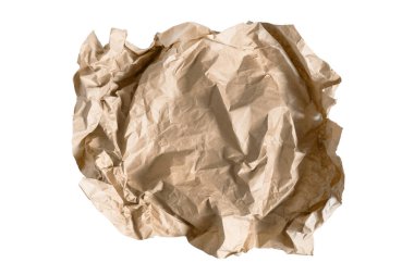 Beyaz üzerine izole edilmiş buruşuk kahverengi el işi kağıtları.