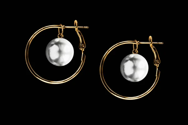 Par Elegantes Pendientes Oro Con Perlas Blancas Aisladas Sobre Negro —  Fotos de Stock