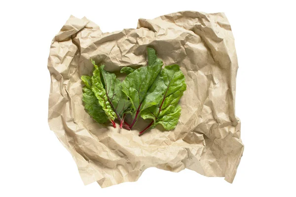Salada Folha Acelga Embrulhada Papel Artesanal Isolado Sobre Branco — Fotografia de Stock