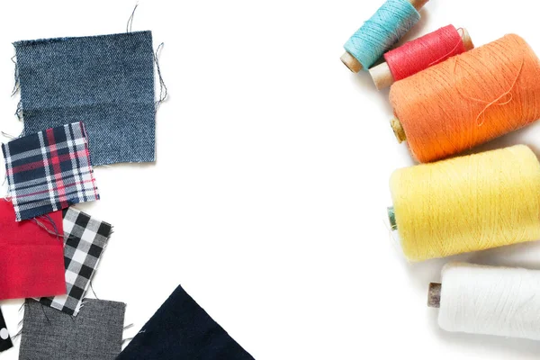 Carretes Coloridos Parches Textiles Sobre Fondo Blanco —  Fotos de Stock