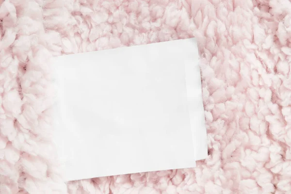 Blank White Clothing Label Pink Wełna Tło Zbliżenie — Zdjęcie stockowe