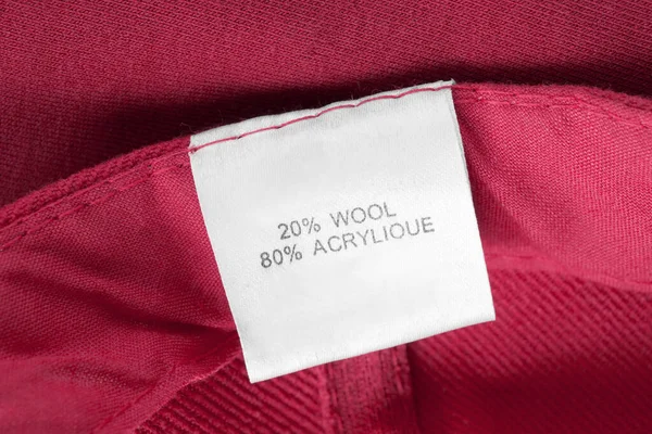 Наклейка Одежду Ткани Фоне Красного Текстиля — стоковое фото