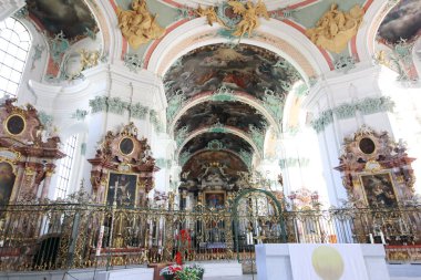 St. Gallen katedral iç. İsviçre Simgesel Yapı - 27 Mayıs 2017: St. Gallen Katedrali İsviçre'nin yüksek sezonunda, o kadar çok turist çok seyahat. Güzellik bulmak için.