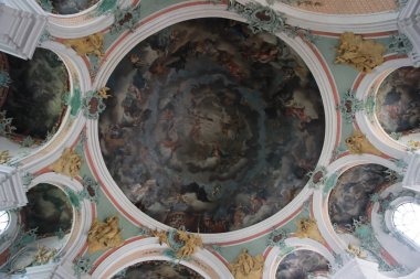 St. Gallen katedral iç. İsviçre Simgesel Yapı - 27 Mayıs 2017: St. Gallen Katedrali İsviçre'nin yüksek sezonunda, o kadar çok turist çok seyahat. Güzellik bulmak için.