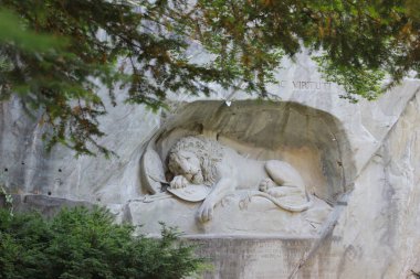 Lucerne, İsviçre yazıt için cesur askerlerin anısına anıt aslan.