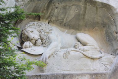 Lucerne, İsviçre yazıt için cesur askerlerin anısına anıt aslan.