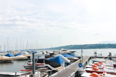 Geneva, İsviçre - 31 Mayıs 2017: Cenevre Gölü ve Cenevre cityscape güzel manzara