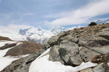 Matterhorn İsviçre manzarasına sahip güzel dağ manzarası.