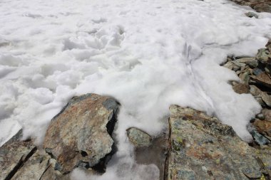 Matterhorn İsviçre manzarasına sahip güzel dağ manzarası.