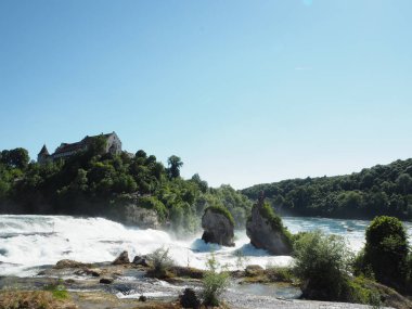 rhine falls Avrupa'nın en büyük düz şelale mi