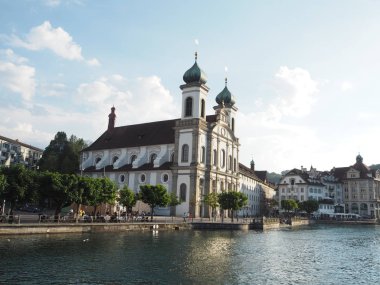 Tarihi kent merkezi, Lucerne. İsviçre Simgesel Yapı - 28 Mayıs 2017: Lucerne sırasında yüksek sezon İsviçre ' nin o kadar çok turist seyahat çok. Güzellik bulmak için.