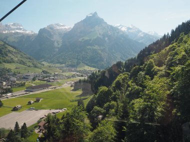Mt. Titlis, İsviçre İsviçre'nin en popüler turistik 360 derece panoramik, bakış açısından.