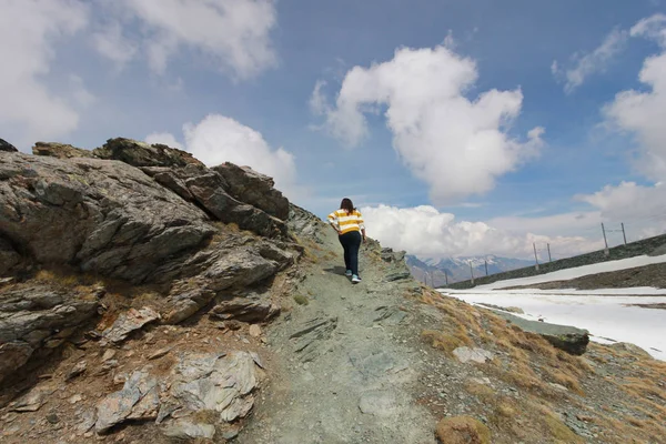 Matterhorn İsviçre manzarasına sahip güzel dağ manzarası.