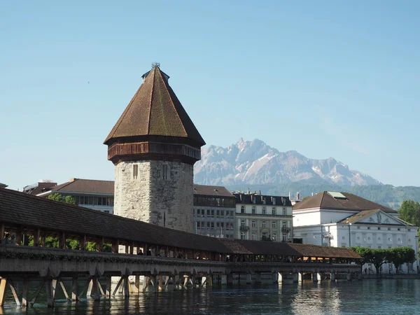 Altstadt Von Luzern Mit Berühmter Kapellenbrücke — Stockfoto