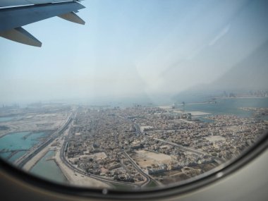 Asya ile uçağın dış görünümü