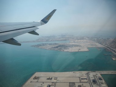 Asya ile uçağın dış görünümü