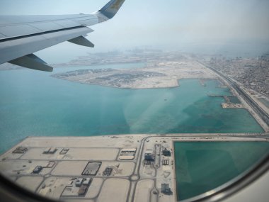 Asya ile uçağın dış görünümü