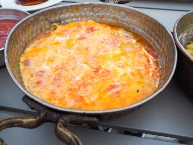 Türk kahvaltı çeşitli daldırma sos ile