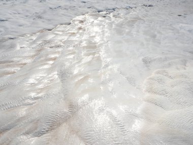 Halk havuzları ve terasların Pamukkale içinde yerleştirir. Güneybatı Türkiye'de pamuk Kalesi, 