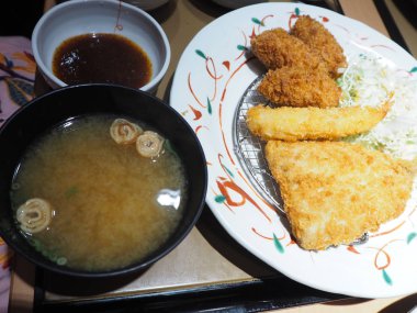 masada lezzetli Japon yemekleri