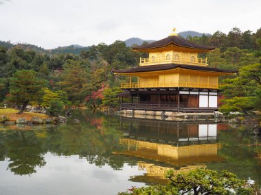 Kinkakuji Tapınağı, Japonya'nın ünlü turistik, yer güzel ve huzurlu.