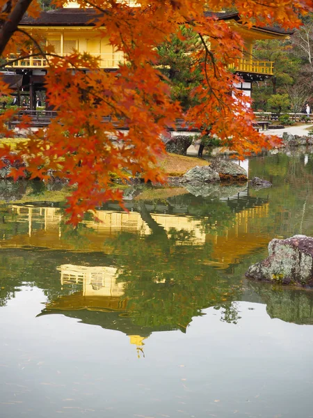 Kinkakuji Tapınağı, Japonya'nın ünlü turistik, yer güzel ve huzurlu.