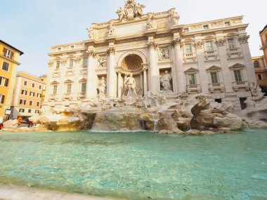 Fontana di Trevi, İtalya'da popüler bir turizm merkezi olmak
