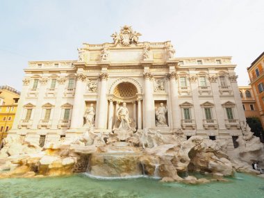 Fontana di Trevi, İtalya'da popüler bir turizm merkezi olmak