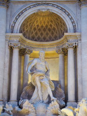 Fontana di Trevi, İtalya'da popüler bir turizm merkezi olmak