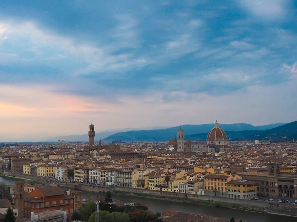 Florencja romantyczne i popularne miasto we Włoszech — Zdjęcie stockowe