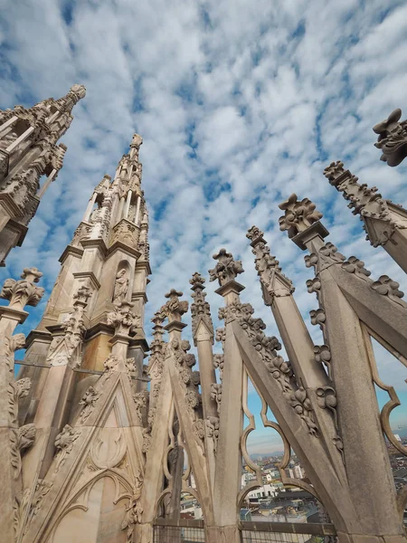 Bela catedral na cidade de Milão, Itália — Fotografia de Stock