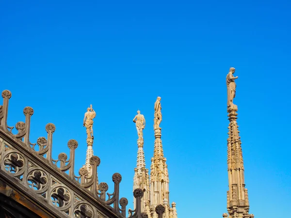 Hermosa catedral en la ciudad de Milán, Italia — Foto de Stock