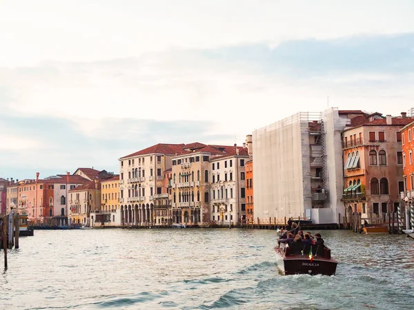 Venedig, staden vatten en av de populära italienska städer — Stockfoto