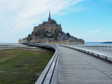 Fransa'nın Saint-Michel Mont'u. Gezginler bir kez görmek istiyorum.