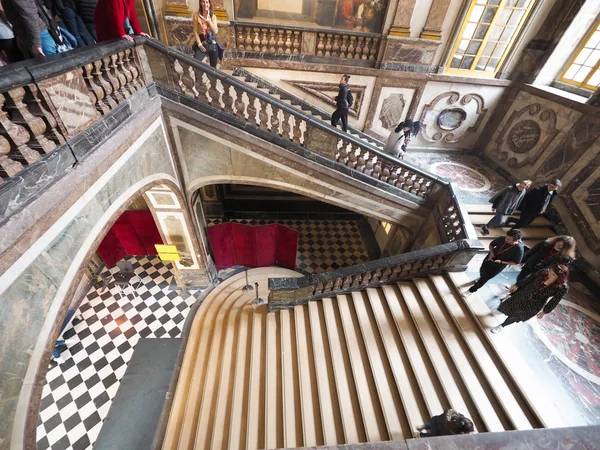 Fransa Versailles Dünya Mirası Sarayı Birçok turist istiyorum