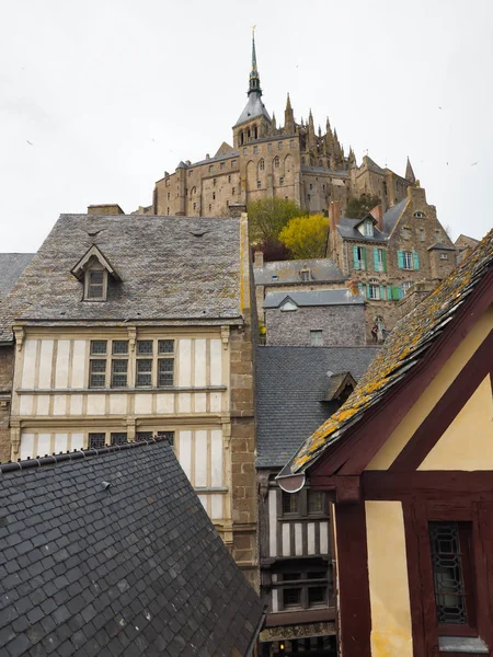 Mont Saint-Michel, Franciaország. Utazók szeretné látni, hogy egyszer. — Stock Fotó