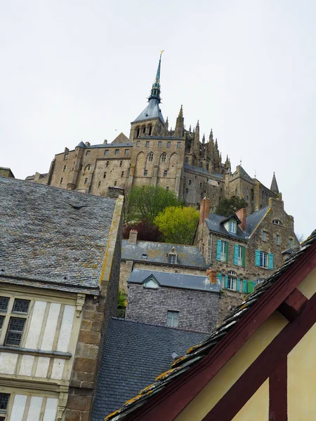 Mont Saint-Michel, Franciaország. Utazók szeretné látni, hogy egyszer. — Stock Fotó