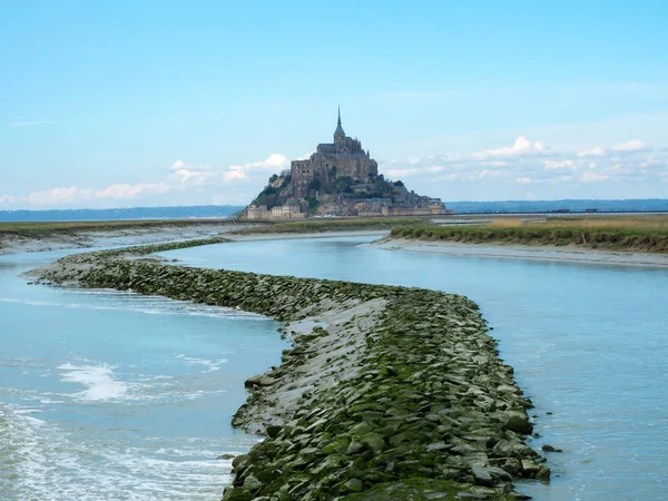 Fransa'nın Saint-Michel Mont'u. Gezginler bir kez görmek istiyorum.